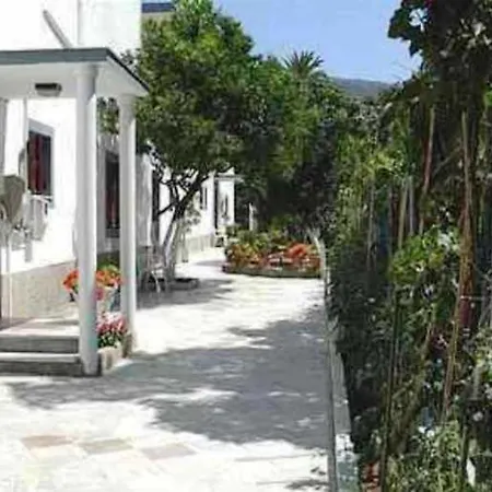 Harrys Bar & Aparthotel Acharavi (Corfu)