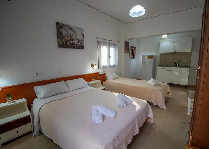 Harrys Bar & Aparthotel Acharavi (Corfu)
