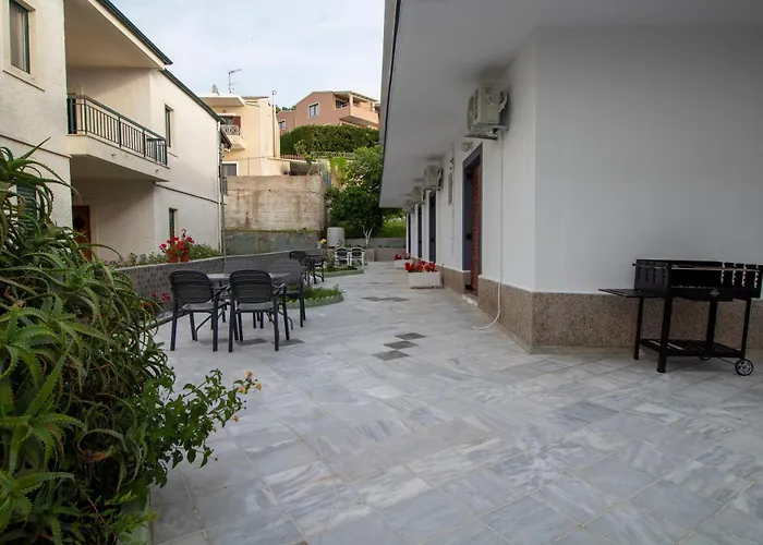 Harrys Bar & Aparthotel Acharavi (Corfu)