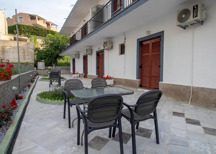 Harrys Bar & 4* Acharavi (Corfu)