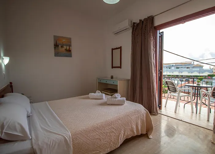 Harrys Bar & Aparthotel 4*