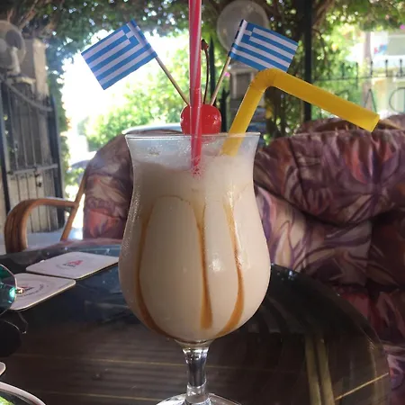 アパートホテル Harrys Bar &