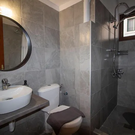 Harrys Bar & Lejlighedshotel