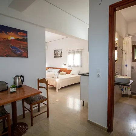 Harrys Bar & Aparthotel Acharavi (Corfu)