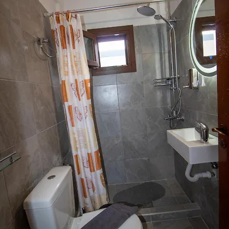 Lejlighedshotel Harrys Bar & Acharavi (Corfu)