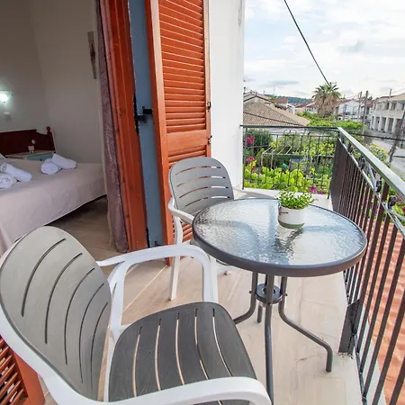 Harrys Bar & Aparthotel