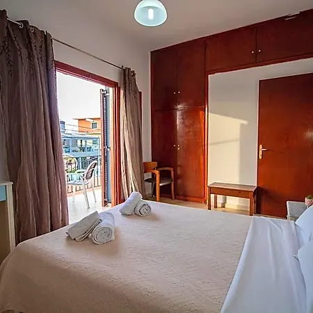 Aparthotel Harrys Bar & 4*