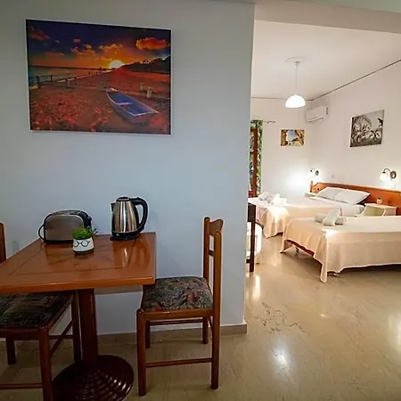 Harrys Bar & Apartahotel Acharavi (Corfu)