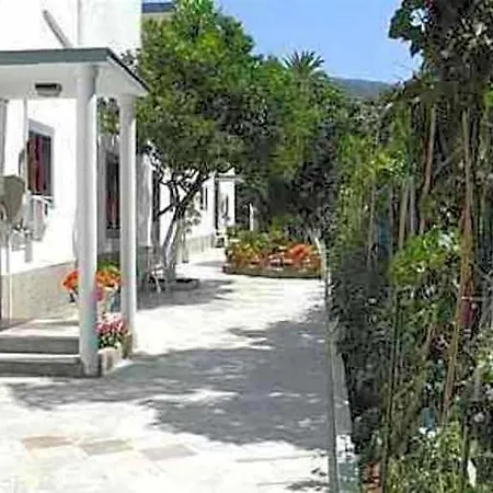 Lejlighedshotel Harrys Bar & Acharavi (Corfu)