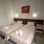 Harrys Bar & Aparthotel 4*