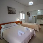 Harrys Bar & Aparthotel Acharavi (Corfu)