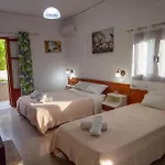 Harrys Bar & Aparthotel 4*