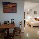 Harrys Bar & Aparthotel
