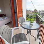 Harrys Bar & Aparthotel