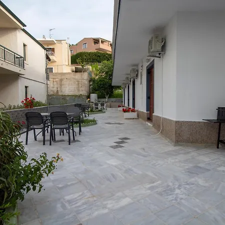 Harrys Bar & Hotel apartamentowy Acharavi (Corfu)