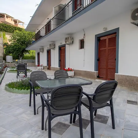 Harrys Bar & 4* Acharavi (Corfu)