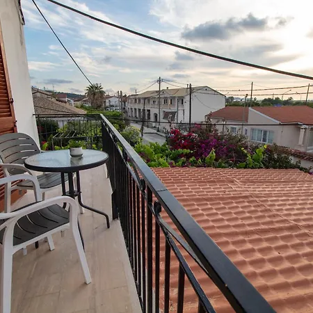 Apart-hotel Harrys Bar &