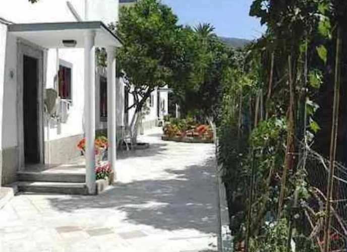 Harrys Bar & Hotel apartamentowy Acharavi (Corfu)