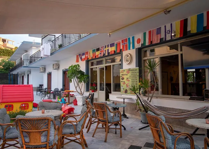 Hotel apartamentowy Harrys Bar &